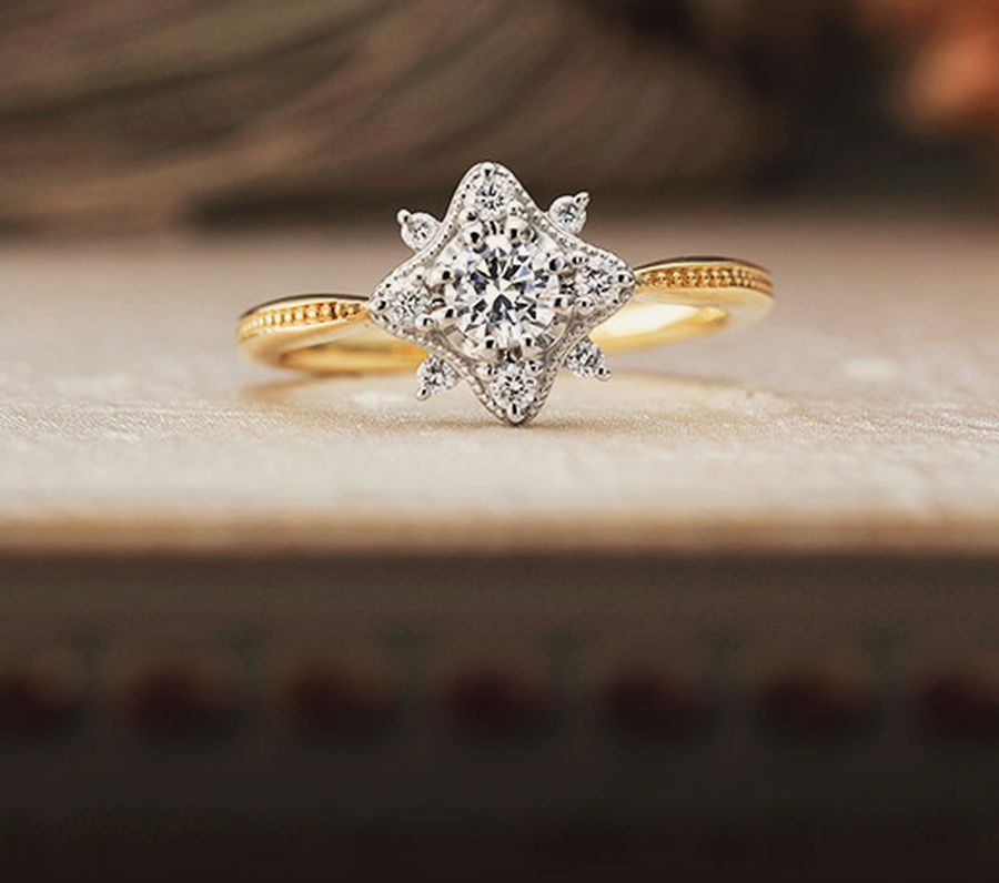 ミル打ちとは── 結婚指輪の縁に並ぶ、千の粒